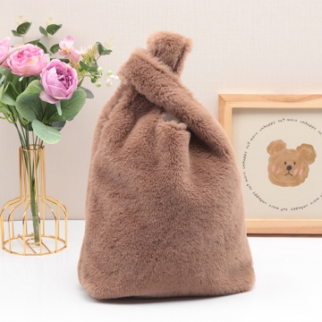 秋冬新作 フェイクファーバッグ ファーハンドバッグ 触り心地滑らか もふもふファーバッグ Size約8×28×38cm